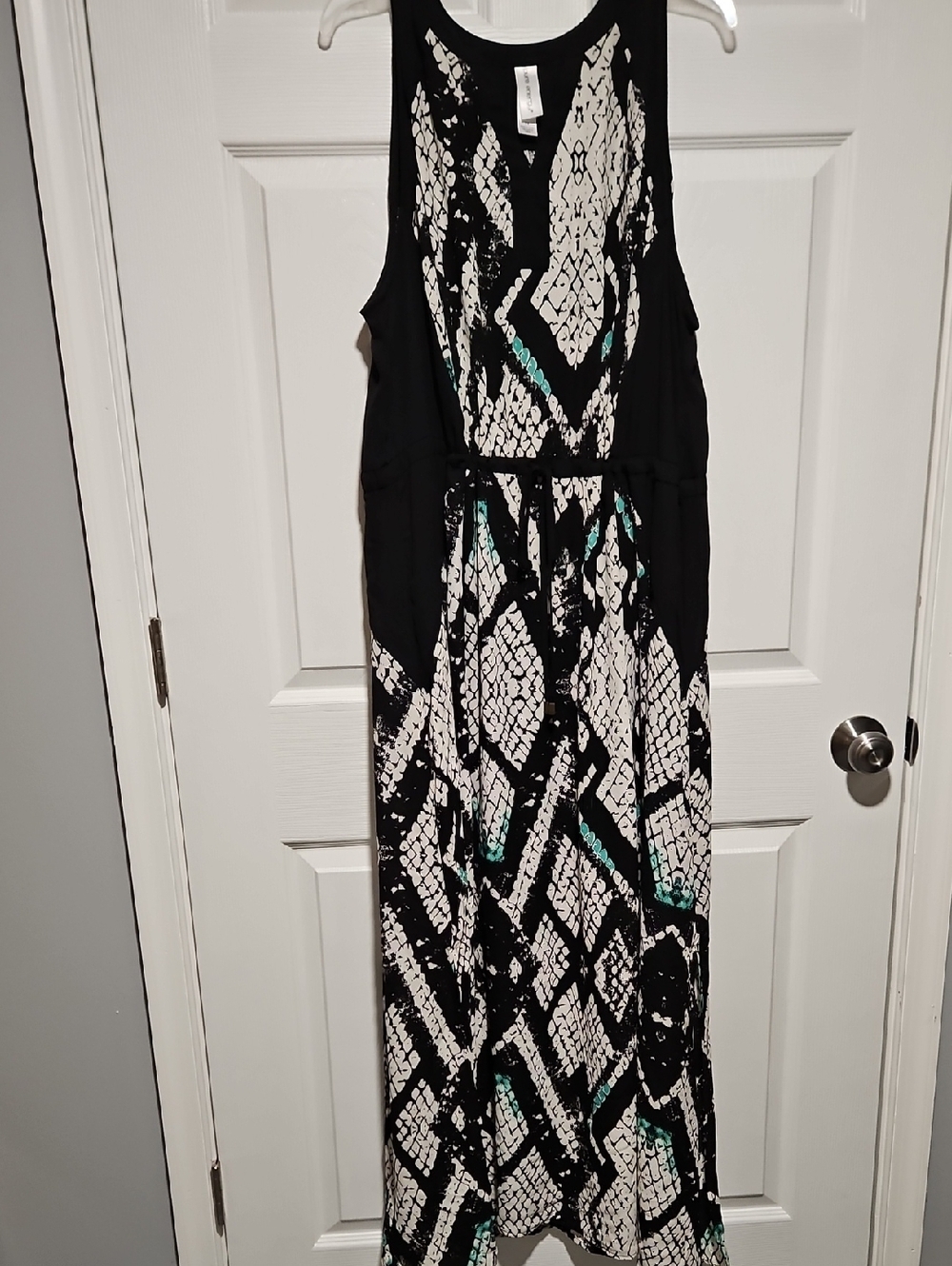 Pure Energy Black and White Sleeveless Maxi Dress with Teal Accents